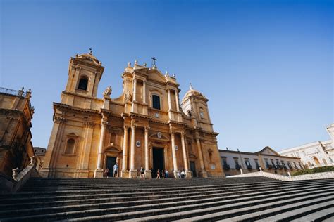 De Duomo van Noto: Een barok pareltje vol glans en grandeur!