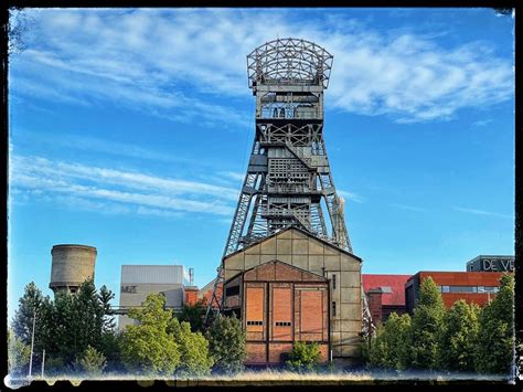  De Petroleummuseum: Een Reis Door de Tijd van Zwarte Goud en Industriële Pracht!