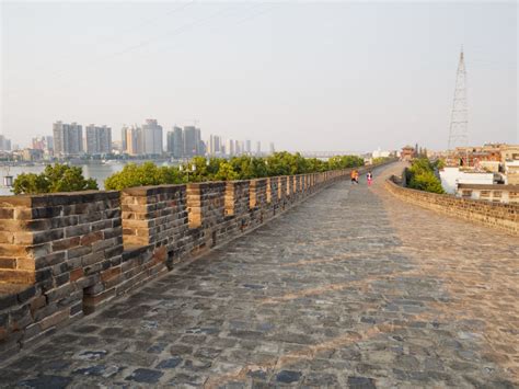  De Xiangyang Beigan Pagode: Een monument van tijd en kalmte te midden van Huangshi's drukte!