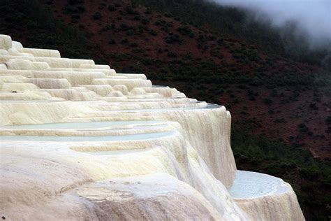  Het Baishuitai: Een Mysterieuze Stepped Terrace en een Paradijs voor Fotografen!