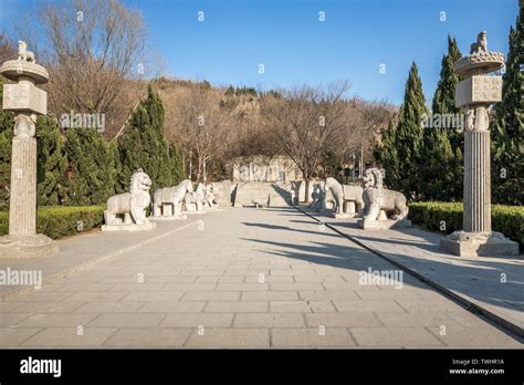  Het Mausoleum van Cao Zhi: Een Muziekreis door de Tijd en een Mysterieus Grafmonument!